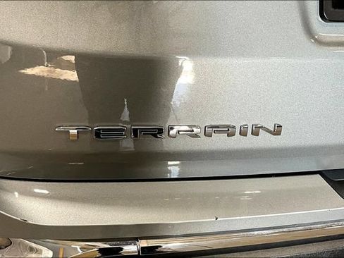 Used 2024 GMC Terrain SLT w/ LPO, Floor Liner Package FWD image 23