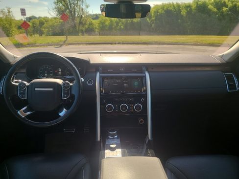 Used 2018 Land Rover Discovery HSE AWD/4WD image 21