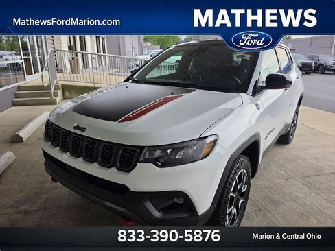Used 2025 Jeep Compass Trailhawk AWD/4WD image 1