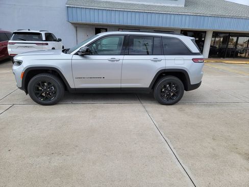 New 2026 Jeep Grand Cherokee Altitude AWD/4WD image 2