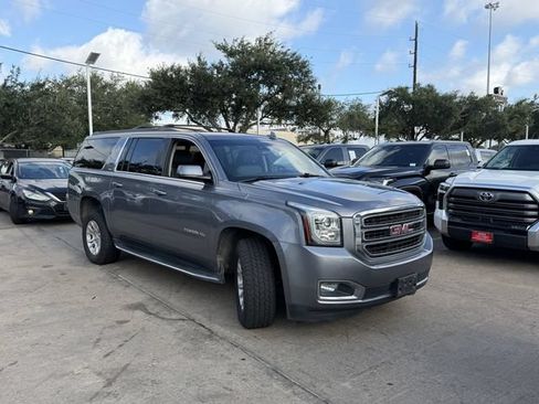 Used 2019 GMC Yukon XL SLT w/ Open Road Package AWD/4WD image 3