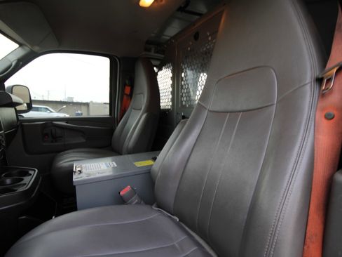 Used 2014 Chevrolet Express 2500 image 20