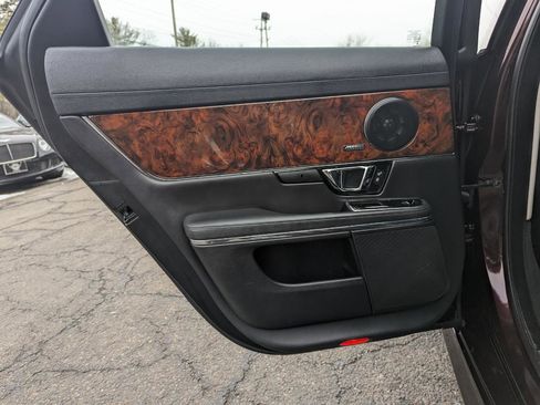 Used 2019 Jaguar XJ R-Sport image 38