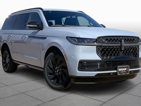 New 2026 Lincoln Navigator Reserve w/ Jet Appearance Package AWD/4WD image 2