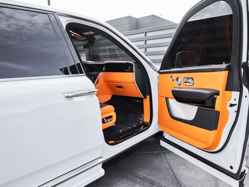 Used 2025 Rolls-Royce Cullinan AWD/4WD image 31