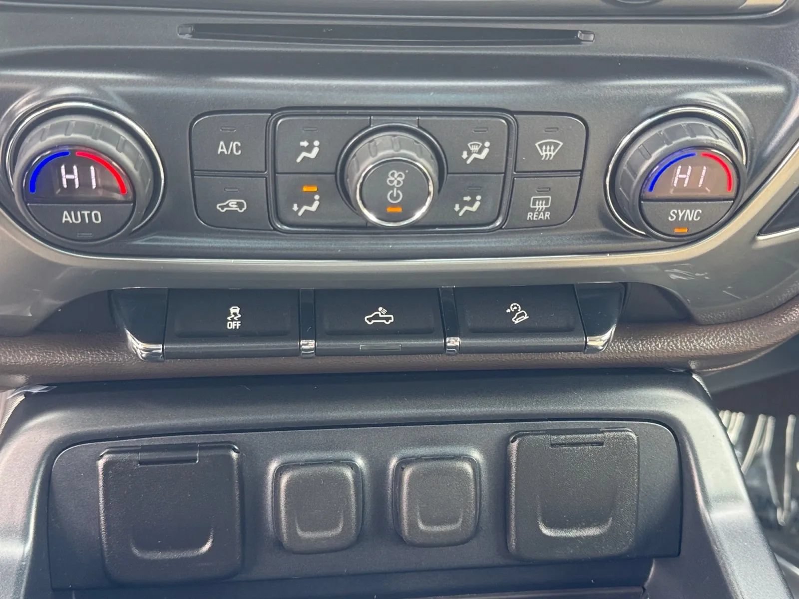 Used 2018 Chevrolet Silverado 1500 LTZ Z71 AWD/4WD image 26