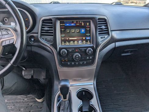 Used 2017 Jeep Grand Cherokee Laredo w/ Quick Order Package 23E image 3