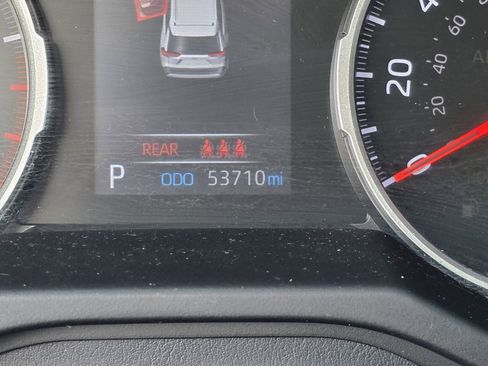 Used 2021 Toyota RAV4 XLE w/ Convenience Package FWD image 29