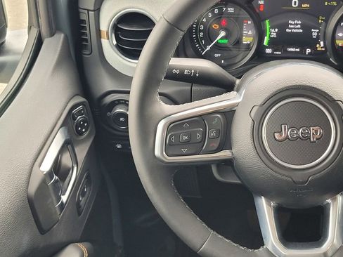 Used 2025 Jeep Wrangler Unlimited Sahara AWD/4WD image 12