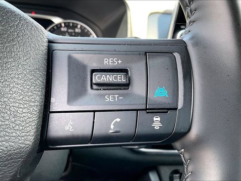Used 2025 Nissan Rogue SV AWD/4WD image 18