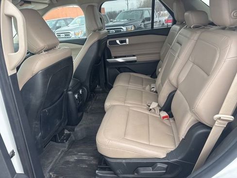 Used 2020 Ford Explorer XLT w/ Equipment Group 202A image 7