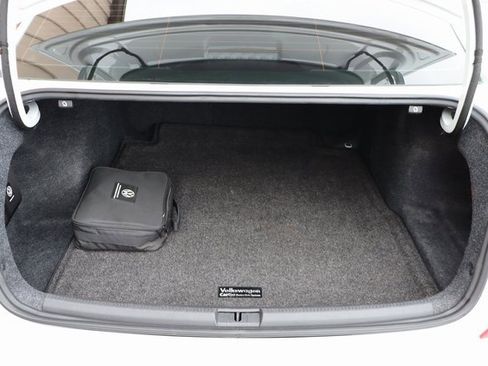 Used 2021 Volkswagen Passat 2.0T R-Line image 33