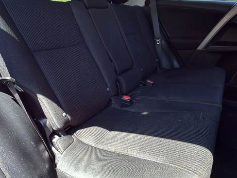 Used 2018 Toyota RAV4 LE FWD image 29
