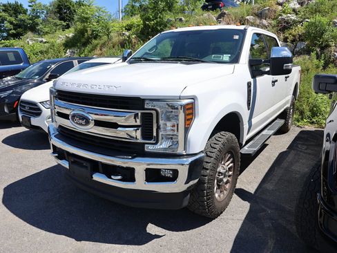 Used 2019 Ford F250 XLT w/ XLT Premium Package AWD/4WD image 3
