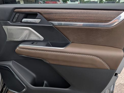 New 2026 GMC Acadia Denali Ultimate w/ LPO, Floor Liner Package AWD/4WD image 35