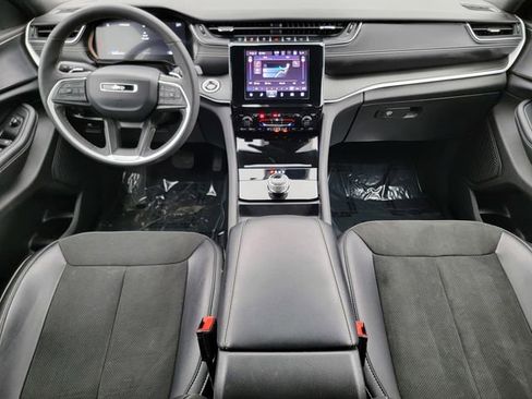 Certified 2025 Jeep Grand Cherokee L Laredo AWD/4WD image 27