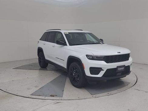 New 2025 Jeep Grand Cherokee Altitude image 2