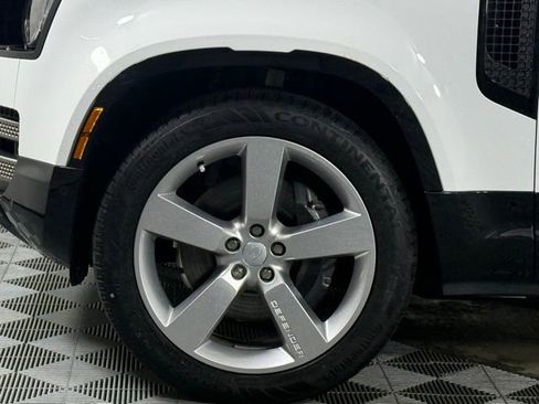 New 2025 Land Rover Defender 110 X-Dynamic SE image 14