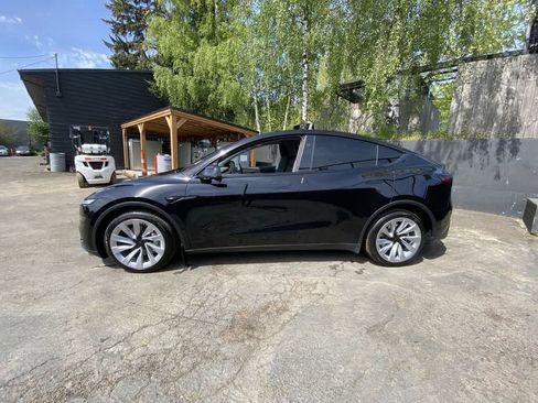 Used 2026 Tesla Model Y AWD image 3