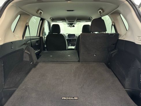 Used 2024 Nissan Rogue S image 30