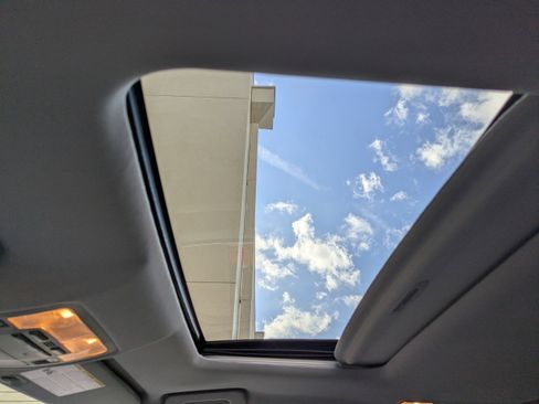 Used 2015 Toyota Highlander XLE image 19