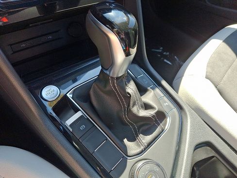 New 2025 Volkswagen Taos SE image 11