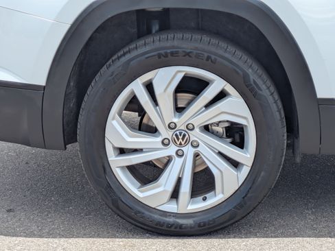 Used 2023 Volkswagen Atlas SE w/ Panoramic Sunroof Package FWD image 9
