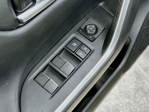Used 2022 Toyota RAV4 XSE AWD/4WD image 18