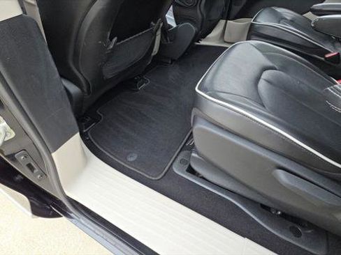Certified 2022 Chrysler Pacifica Limited FWD image 21