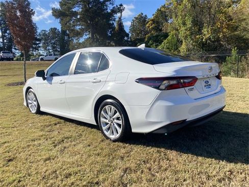 Used 2023 Toyota Camry LE image 7