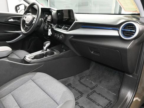 Used 2024 Chevrolet Trax LS w/ LS Convenience Package FWD image 39