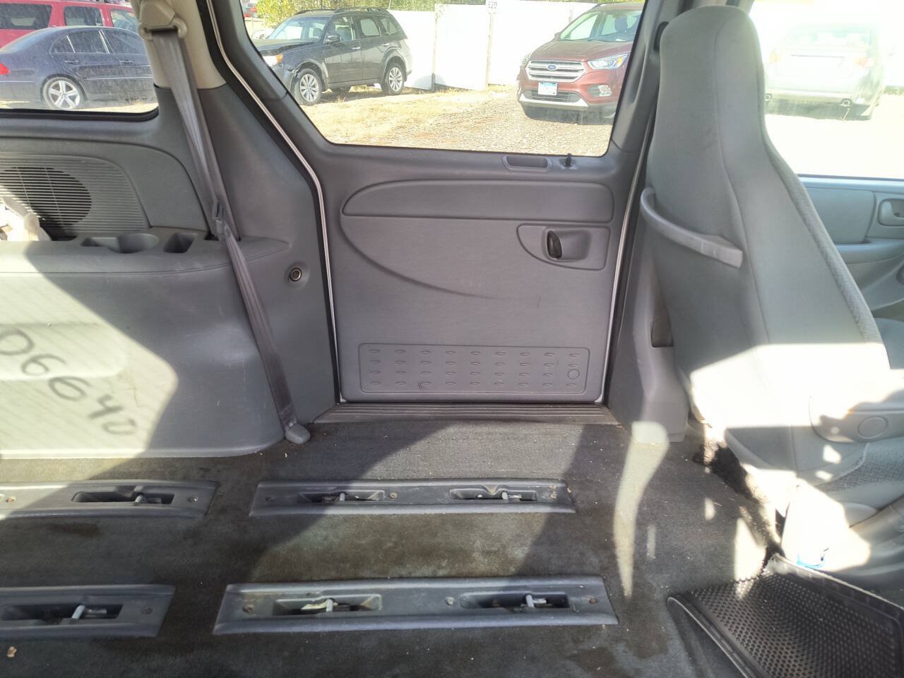 Used 2005 Dodge Caravan SXT FWD image 22