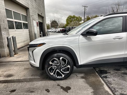 New 2026 Chevrolet Trax RS w/ Sunroof Package FWD image 17