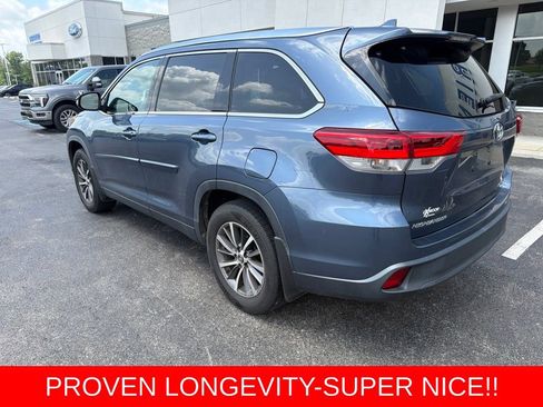 Used 2019 Toyota Highlander XLE AWD/4WD image 2
