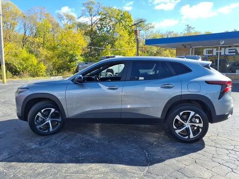 Used 2025 Chevrolet Trax RS w/ Driver Confidence Package image 12