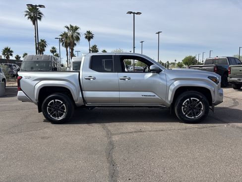 Used 2024 Toyota Tacoma TRD Sport w/ TRD Sport Upgrade Package RWD image 6