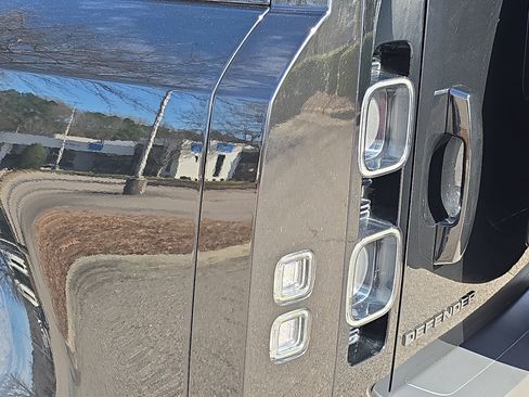 Certified 2024 Land Rover Defender 110 V8 image 34