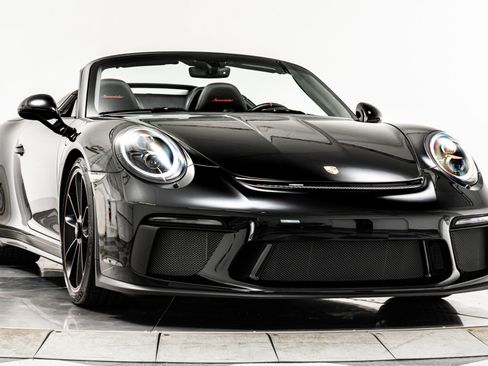 Used 2019 Porsche 911 Speedster RWD image 3