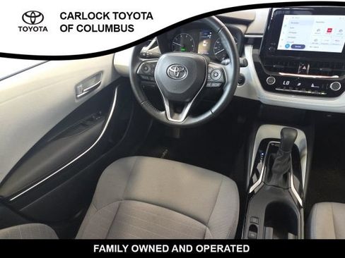 Used 2025 Toyota Corolla SE w/ Convenience Package FWD image 18