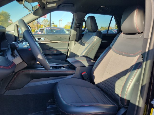 Certified 2025 Ford Explorer ST-Line AWD/4WD image 9