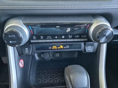 Used 2025 Toyota RAV4 XLE FWD image 26