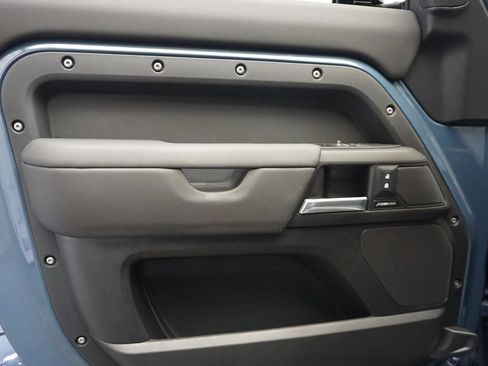 Used 2025 Land Rover Defender 110 S image 11