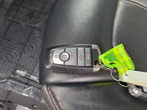 Used 2020 Ford F250 Platinum w/ FX4 Off-Road Package image 28