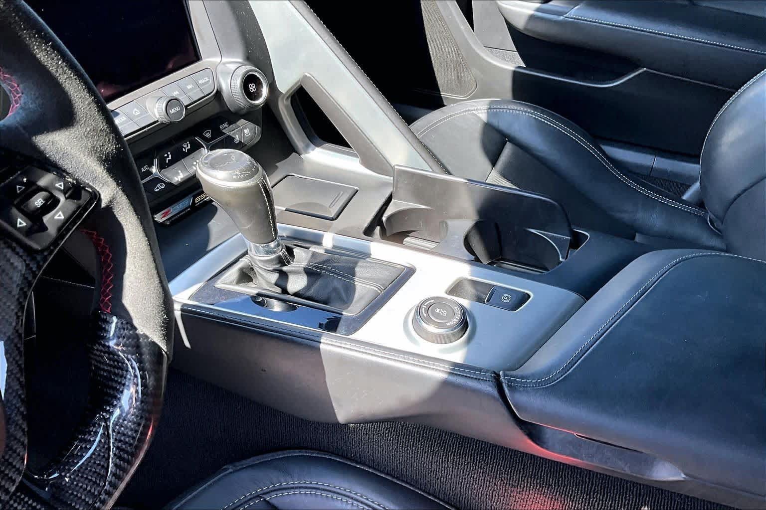 Used 2015 Chevrolet Corvette Z06 w/ 3LZ Preferred Equipment Group RWD image 14