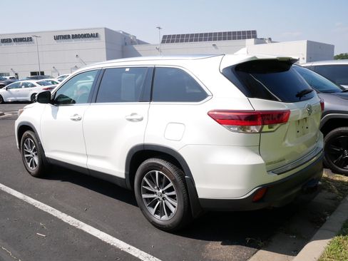 Used 2019 Toyota Highlander XLE AWD/4WD image 5