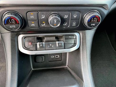 Used 2021 GMC Acadia SLE FWD image 24