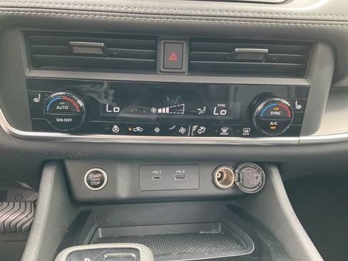 Used 2023 Nissan Rogue SV w/ SV Premium B Package AWD/4WD image 16