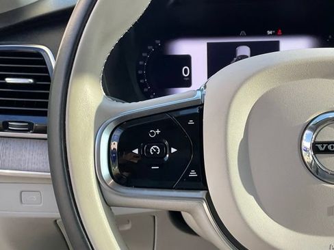 Certified 2024 Volvo XC90 B6 Plus AWD/4WD image 17
