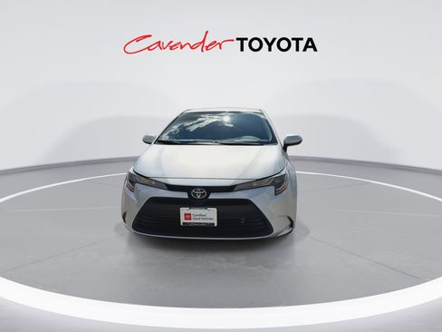 Certified 2025 Toyota Corolla LE FWD image 3
