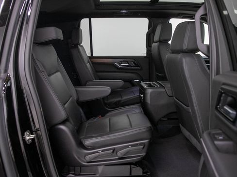 Used 2025 GMC Yukon XL Denali w/ Sun & Power Step Package AWD/4WD image 12